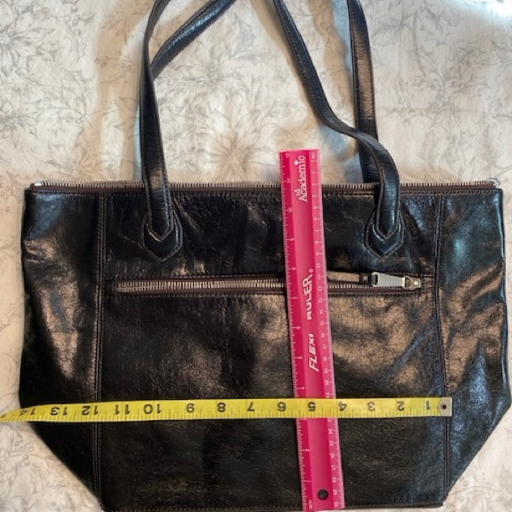Purse/Tote, HOBO Brand, black, leather, extended 17”, not extended 12”